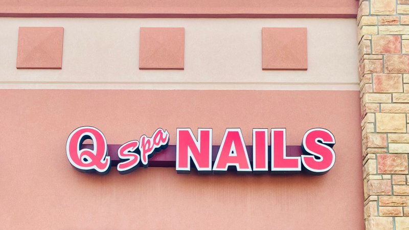 Q Spa Nails